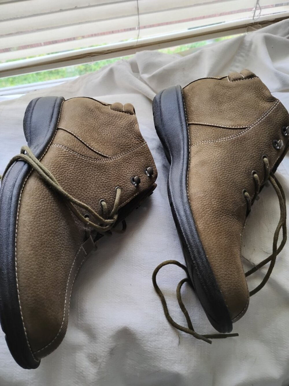 White Mountain Leather Ankle Boot, New - Picture 3 of 5